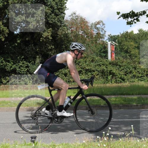 10.08.2025 - GEWOBA Citytriathlon Bremen Yannick Fuchs http://msf.ph/oto/8569343 10.08.2025 13:19:23 Radfahren 762, 803, 983, 1002 meine-sportfotos.de