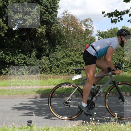 10.08.2025 - GEWOBA Citytriathlon Bremen Yannick Fuchs http://msf.ph/oto/8569352 10.08.2025 13:20:57 Radfahren 581, 785, 862, 953, 1023 meine-sportfotos.de