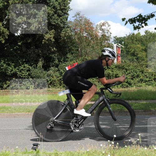 10.08.2025 - GEWOBA Citytriathlon Bremen Yannick Fuchs http://msf.ph/oto/8569380 10.08.2025 13:26:30 Radfahren 918, 948, 962 meine-sportfotos.de
