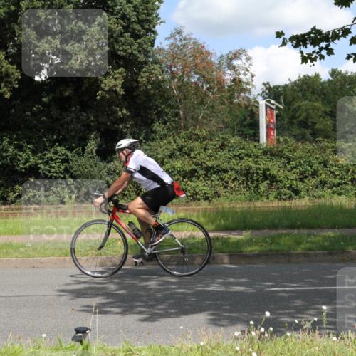 10.08.2025 - GEWOBA Citytriathlon Bremen Yannick Fuchs http://msf.ph/oto/8569400 10.08.2025 13:27:14 Radfahren 909 meine-sportfotos.de