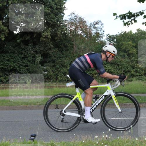 10.08.2025 - GEWOBA Citytriathlon Bremen Yannick Fuchs http://msf.ph/oto/8569435 10.08.2025 13:29:30 Radfahren 638, 980, 1032 meine-sportfotos.de