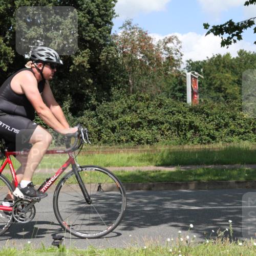 10.08.2025 - GEWOBA Citytriathlon Bremen Yannick Fuchs http://msf.ph/oto/8569477 10.08.2025 13:34:38 Radfahren 593, 865, 905, 924 meine-sportfotos.de