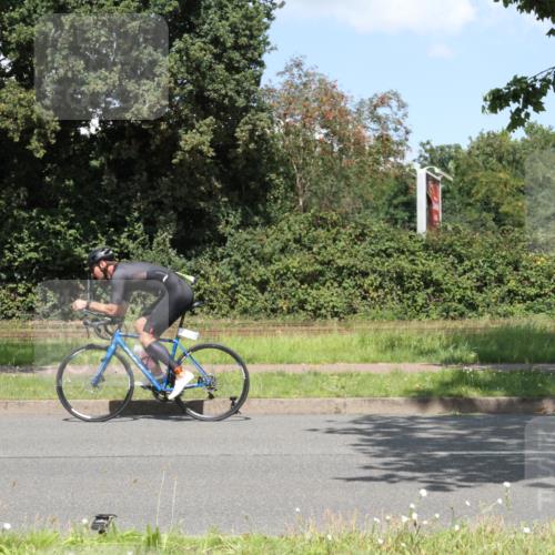 10.08.2025 - GEWOBA Citytriathlon Bremen Yannick Fuchs http://msf.ph/oto/8569551 10.08.2025 14:06:48 Radfahren  meine-sportfotos.de