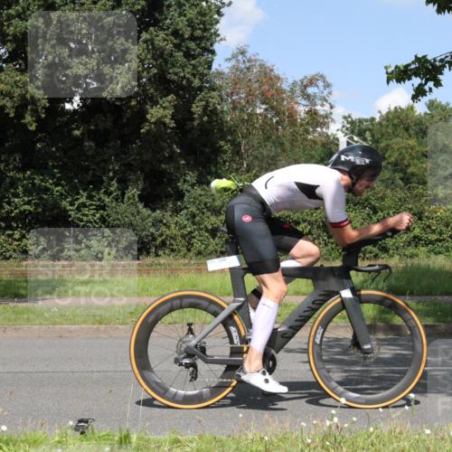 10.08.2025 - GEWOBA Citytriathlon Bremen Yannick Fuchs http://msf.ph/oto/8569569 10.08.2025 14:10:05 Radfahren 159, 167 meine-sportfotos.de