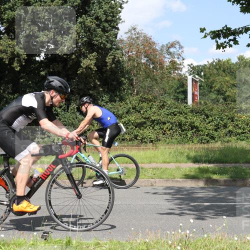 10.08.2025 - GEWOBA Citytriathlon Bremen Yannick Fuchs http://msf.ph/oto/8569600 10.08.2025 14:11:29 Radfahren 70, 161 meine-sportfotos.de