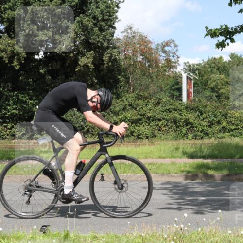 10.08.2025 - GEWOBA Citytriathlon Bremen Yannick Fuchs http://msf.ph/oto/8569626 10.08.2025 14:12:16 Radfahren 10, 27, 33, 42, 171, 172 meine-sportfotos.de