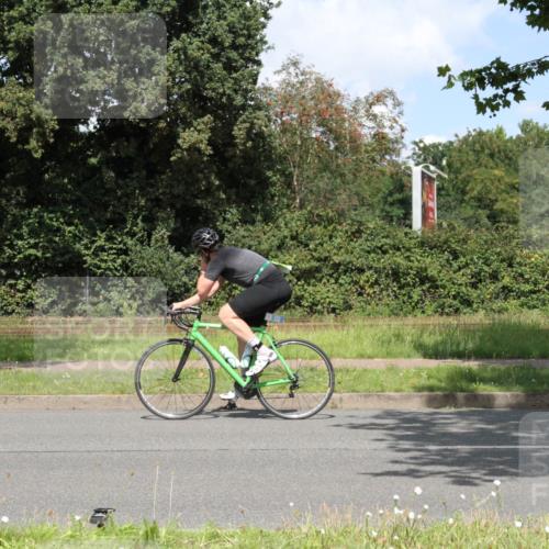 10.08.2025 - GEWOBA Citytriathlon Bremen Yannick Fuchs http://msf.ph/oto/8569702 10.08.2025 14:13:52 Radfahren 112 meine-sportfotos.de