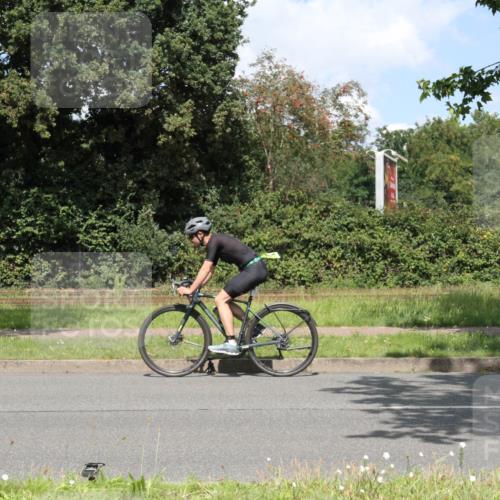 10.08.2025 - GEWOBA Citytriathlon Bremen Yannick Fuchs http://msf.ph/oto/8569727 10.08.2025 14:14:07 Radfahren  meine-sportfotos.de