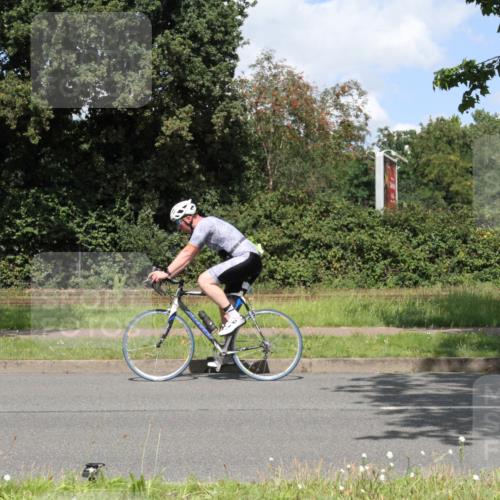 10.08.2025 - GEWOBA Citytriathlon Bremen Yannick Fuchs http://msf.ph/oto/8569755 10.08.2025 14:14:20 Radfahren 122 meine-sportfotos.de