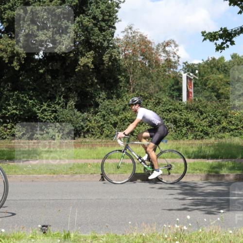 10.08.2025 - GEWOBA Citytriathlon Bremen Yannick Fuchs http://msf.ph/oto/8569760 10.08.2025 14:14:23 Radfahren 77, 122 meine-sportfotos.de