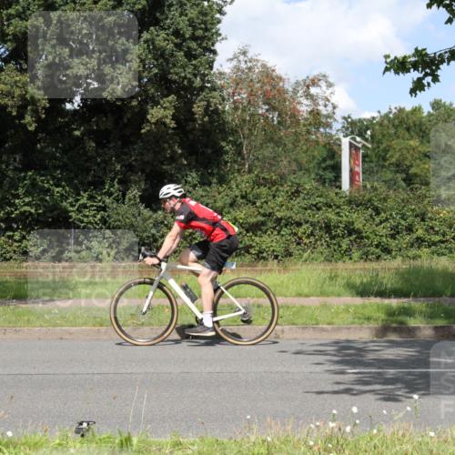 10.08.2025 - GEWOBA Citytriathlon Bremen Yannick Fuchs http://msf.ph/oto/8569763 10.08.2025 14:14:25 Radfahren 77, 93, 122 meine-sportfotos.de