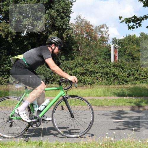 10.08.2025 - GEWOBA Citytriathlon Bremen Yannick Fuchs http://msf.ph/oto/8569797 10.08.2025 14:14:46 Radfahren 37, 68, 77, 82, 93, 96, 105, 113, 143 meine-sportfotos.de