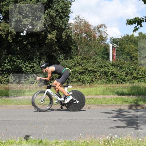 10.08.2025 - GEWOBA Citytriathlon Bremen Yannick Fuchs http://msf.ph/oto/8569839 10.08.2025 14:15:04 Radfahren 15, 37, 76, 82, 108, 133, 146, 151, 226 meine-sportfotos.de