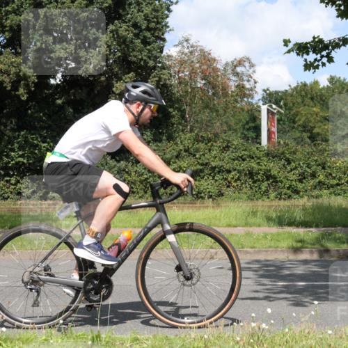 10.08.2025 - GEWOBA Citytriathlon Bremen Yannick Fuchs http://msf.ph/oto/8569864 10.08.2025 14:15:14 Radfahren 15, 45, 54, 55, 76, 88, 97, 108, 133, 146, 151, 226 meine-sportfotos.de