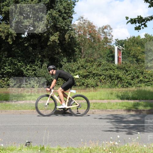 10.08.2025 - GEWOBA Citytriathlon Bremen Yannick Fuchs http://msf.ph/oto/8569880 10.08.2025 14:15:20 Radfahren 15, 45, 54, 55, 76, 88, 97, 108, 123, 146 meine-sportfotos.de