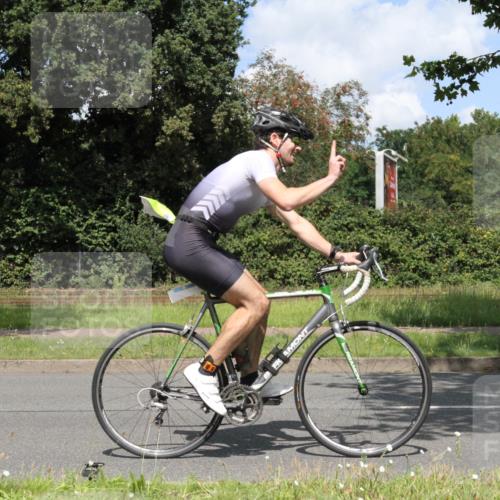 10.08.2025 - GEWOBA Citytriathlon Bremen Yannick Fuchs http://msf.ph/oto/8569886 10.08.2025 14:15:22 Radfahren 15, 45, 54, 55, 76, 88, 97, 108, 123 meine-sportfotos.de