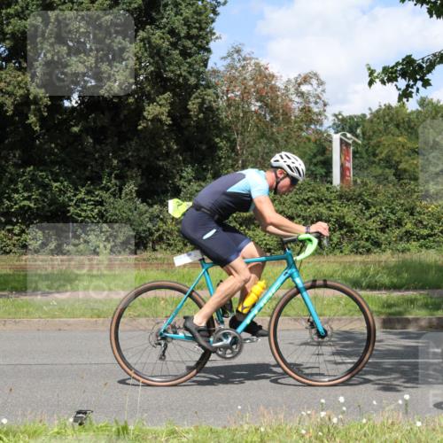 10.08.2025 - GEWOBA Citytriathlon Bremen Yannick Fuchs http://msf.ph/oto/8569940 10.08.2025 14:16:09 Radfahren 2, 23, 24, 38, 43, 46, 48, 62, 65, 92, 129 meine-sportfotos.de