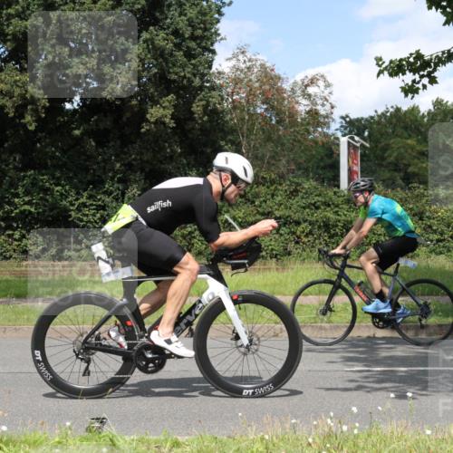 10.08.2025 - GEWOBA Citytriathlon Bremen Yannick Fuchs http://msf.ph/oto/8570125 10.08.2025 14:18:07 Radfahren 51, 91, 214, 240, 263, 295 meine-sportfotos.de
