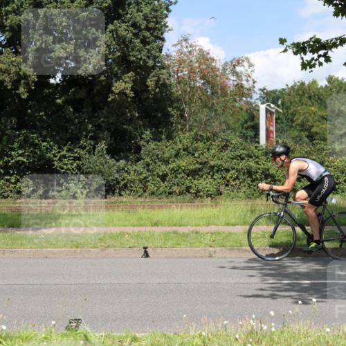 10.08.2025 - GEWOBA Citytriathlon Bremen Yannick Fuchs http://msf.ph/oto/8570155 10.08.2025 14:18:36 Radfahren 30, 47, 50, 75, 81, 94, 100, 131, 147, 255, 314 meine-sportfotos.de