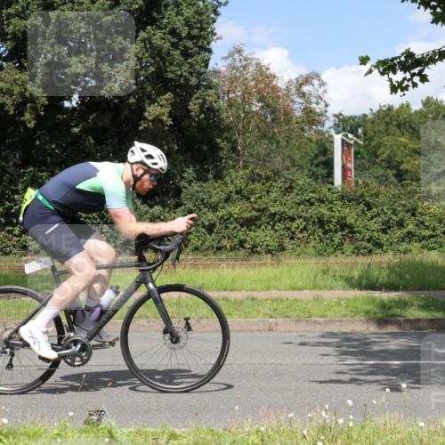 10.08.2025 - GEWOBA Citytriathlon Bremen Yannick Fuchs http://msf.ph/oto/8570174 10.08.2025 14:18:59 Radfahren 81, 101, 106, 116, 139, 261, 264 meine-sportfotos.de