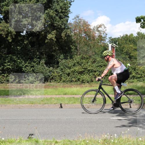 10.08.2025 - GEWOBA Citytriathlon Bremen Yannick Fuchs http://msf.ph/oto/8570263 10.08.2025 14:20:01 Radfahren 18, 36, 130, 195, 238, 256, 257 meine-sportfotos.de