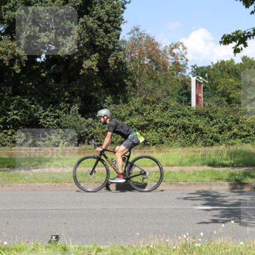 10.08.2025 - GEWOBA Citytriathlon Bremen Yannick Fuchs http://msf.ph/oto/8570303 10.08.2025 14:20:49 Radfahren 11, 56, 61, 69, 73, 110, 142, 145, 157, 216, 229, 266, 272, 274, 281, 312 meine-sportfotos.de