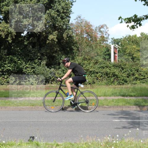 10.08.2025 - GEWOBA Citytriathlon Bremen Yannick Fuchs http://msf.ph/oto/8570371 10.08.2025 14:21:53 Radfahren 140, 160, 211, 253, 283, 334 meine-sportfotos.de