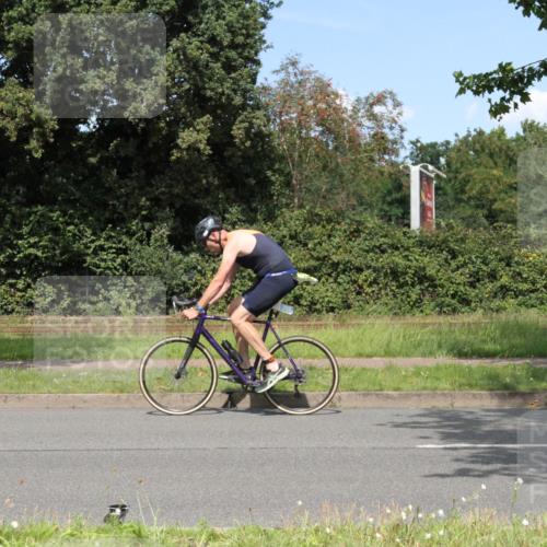 10.08.2025 - GEWOBA Citytriathlon Bremen Yannick Fuchs http://msf.ph/oto/8570504 10.08.2025 14:23:40 Radfahren 99, 128, 158, 205, 234, 250, 251, 317 meine-sportfotos.de