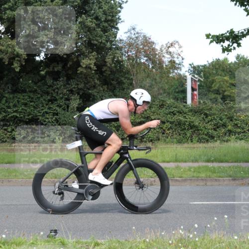 10.08.2025 - GEWOBA Citytriathlon Bremen Yannick Fuchs http://msf.ph/oto/8570567 10.08.2025 14:24:41 Radfahren 3, 165, 180, 247, 298, 332, 432, 488 meine-sportfotos.de