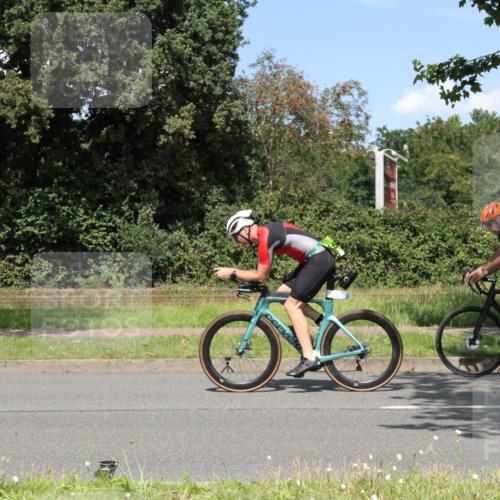 10.08.2025 - GEWOBA Citytriathlon Bremen Yannick Fuchs http://msf.ph/oto/8570763 10.08.2025 14:26:47 Radfahren 349, 358, 372, 408, 422, 445, 484, 497, 532 meine-sportfotos.de