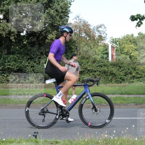 10.08.2025 - GEWOBA Citytriathlon Bremen Yannick Fuchs http://msf.ph/oto/8570859 10.08.2025 14:28:05 Radfahren 70, 159, 293 meine-sportfotos.de