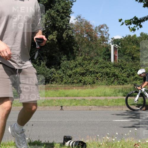 10.08.2025 - GEWOBA Citytriathlon Bremen Yannick Fuchs http://msf.ph/oto/8571230 10.08.2025 14:31:07 Radfahren 26, 155, 175, 335, 368, 385, 407, 412, 491, 494, 509, 510 meine-sportfotos.de