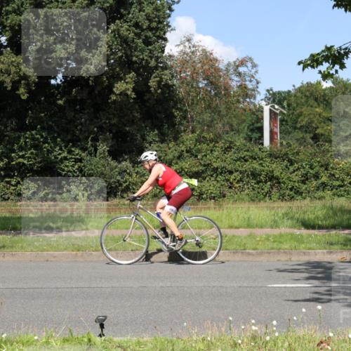 10.08.2025 - GEWOBA Citytriathlon Bremen Yannick Fuchs http://msf.ph/oto/8571356 10.08.2025 14:32:43 Radfahren 15, 82, 96, 118, 243, 393, 420, 435 meine-sportfotos.de