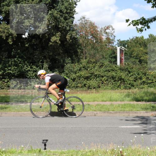 10.08.2025 - GEWOBA Citytriathlon Bremen Yannick Fuchs http://msf.ph/oto/8571603 10.08.2025 14:35:35 Radfahren 64, 98, 108, 127, 133, 173, 233, 319, 339, 421 meine-sportfotos.de