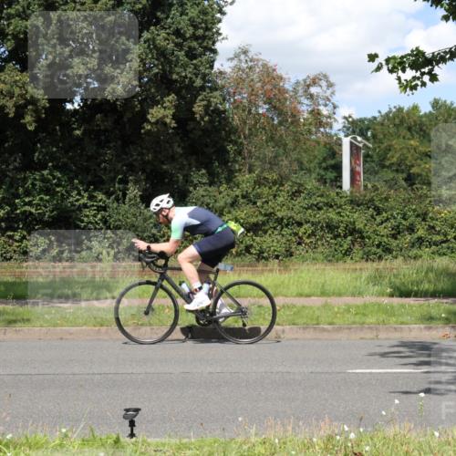 10.08.2025 - GEWOBA Citytriathlon Bremen Yannick Fuchs http://msf.ph/oto/8571654 10.08.2025 14:36:45 Radfahren 24, 41, 46, 123, 136, 227, 239, 263, 285, 314, 391, 521 meine-sportfotos.de