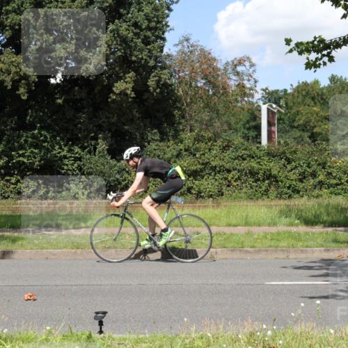 10.08.2025 - GEWOBA Citytriathlon Bremen Yannick Fuchs http://msf.ph/oto/8571777 10.08.2025 14:39:03 Radfahren 100, 130, 236, 354 meine-sportfotos.de