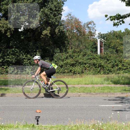 10.08.2025 - GEWOBA Citytriathlon Bremen Yannick Fuchs http://msf.ph/oto/8571799 10.08.2025 14:39:36 Radfahren 80, 84, 90, 94, 101, 126, 215, 281, 334 meine-sportfotos.de