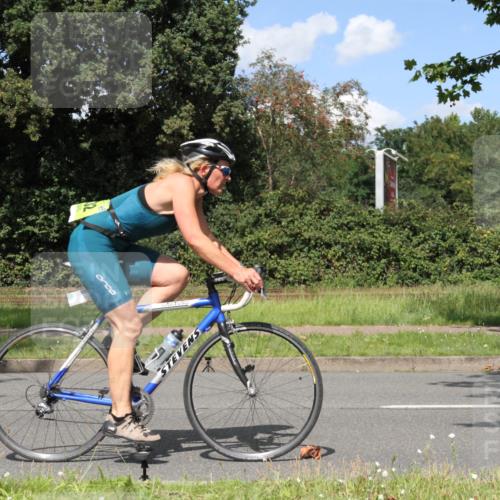 10.08.2025 - GEWOBA Citytriathlon Bremen Yannick Fuchs http://msf.ph/oto/8572032 10.08.2025 14:45:35 Radfahren 160, 202, 221, 247, 273, 332, 349, 360, 532 meine-sportfotos.de
