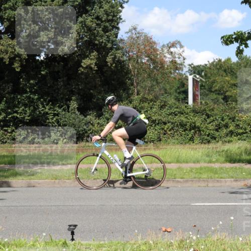 10.08.2025 - GEWOBA Citytriathlon Bremen Yannick Fuchs http://msf.ph/oto/8572072 10.08.2025 14:47:00 Radfahren 128, 140, 158, 220, 320, 396 meine-sportfotos.de