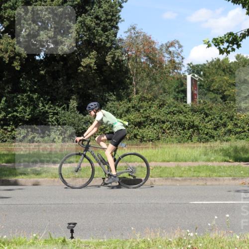 10.08.2025 - GEWOBA Citytriathlon Bremen Yannick Fuchs http://msf.ph/oto/8572141 10.08.2025 14:49:13 Radfahren 318, 351, 373, 401, 403 meine-sportfotos.de