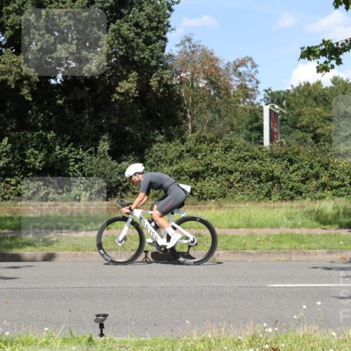 10.08.2025 - GEWOBA Citytriathlon Bremen Yannick Fuchs http://msf.ph/oto/8572171 10.08.2025 14:50:10 Radfahren 120, 293, 322, 352, 356, 400, 410 meine-sportfotos.de