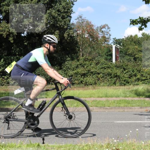10.08.2025 - GEWOBA Citytriathlon Bremen Yannick Fuchs http://msf.ph/oto/8572173 10.08.2025 14:50:11 Radfahren 120, 293, 322, 352, 356, 400, 410 meine-sportfotos.de