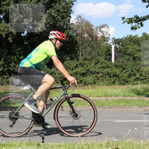 10.08.2025 - GEWOBA Citytriathlon Bremen Yannick Fuchs http://msf.ph/oto/8572240 10.08.2025 14:52:26 Radfahren 327, 329, 347, 361, 381, 412, 439, 469, 496, 520 meine-sportfotos.de
