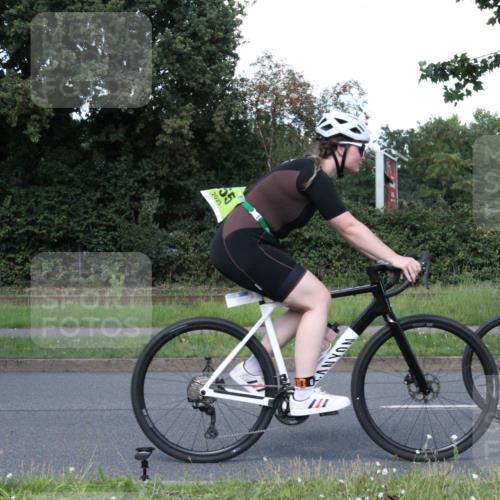 10.08.2025 - GEWOBA Citytriathlon Bremen Yannick Fuchs http://msf.ph/oto/8572323 10.08.2025 14:54:44 Radfahren 194, 316, 355, 370, 440, 489, 507, 514, 518 meine-sportfotos.de