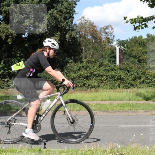 10.08.2025 - GEWOBA Citytriathlon Bremen Yannick Fuchs http://msf.ph/oto/8572368 10.08.2025 14:57:40 Radfahren 340, 398, 413, 420, 437, 452 meine-sportfotos.de