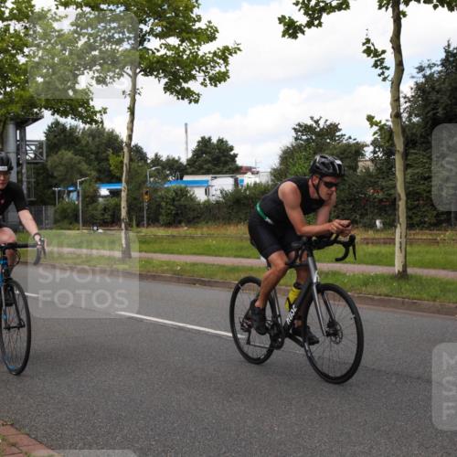 10.08.2025 - GEWOBA Citytriathlon Bremen Yannick Fuchs http://msf.ph/oto/8572470 10.08.2025 12:48:02 Radfahren 587, 656, 679, 699, 767, 884, 916, 927, 941, 943 meine-sportfotos.de