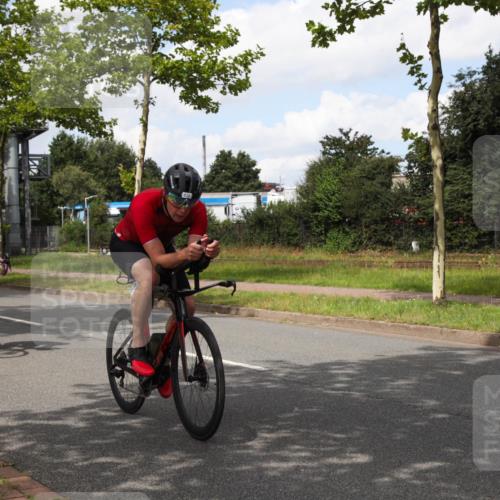 10.08.2025 - GEWOBA Citytriathlon Bremen Yannick Fuchs http://msf.ph/oto/8572494 10.08.2025 12:48:40 Radfahren 564, 616, 621, 627, 630, 655, 657, 687, 717, 793, 839, 857, 876, 897, 932, 1026 meine-sportfotos.de