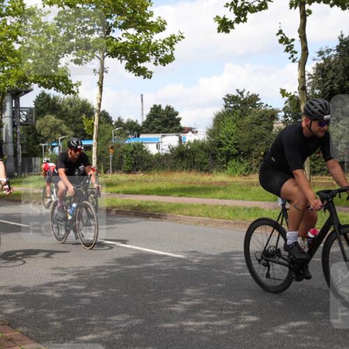 10.08.2025 - GEWOBA Citytriathlon Bremen Yannick Fuchs http://msf.ph/oto/8572500 10.08.2025 12:48:43 Radfahren 564, 578, 616, 621, 627, 630, 655, 657, 687, 717, 788, 793, 857, 876, 897, 932, 1026 meine-sportfotos.de