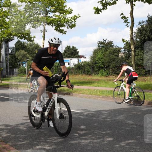 10.08.2025 - GEWOBA Citytriathlon Bremen Yannick Fuchs http://msf.ph/oto/8572504 10.08.2025 12:48:45 Radfahren 564, 578, 616, 621, 627, 630, 655, 657, 687, 717, 788, 793, 857, 876, 897, 932, 1026 meine-sportfotos.de
