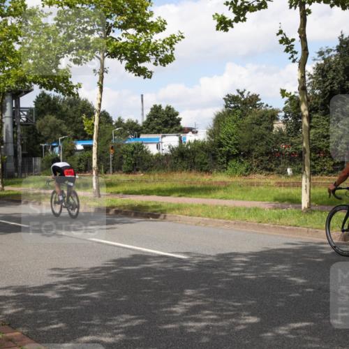 10.08.2025 - GEWOBA Citytriathlon Bremen Yannick Fuchs http://msf.ph/oto/8572506 10.08.2025 12:48:47 Radfahren 564, 578, 616, 621, 627, 630, 655, 657, 687, 717, 788, 793, 857, 876, 897, 932, 1026 meine-sportfotos.de